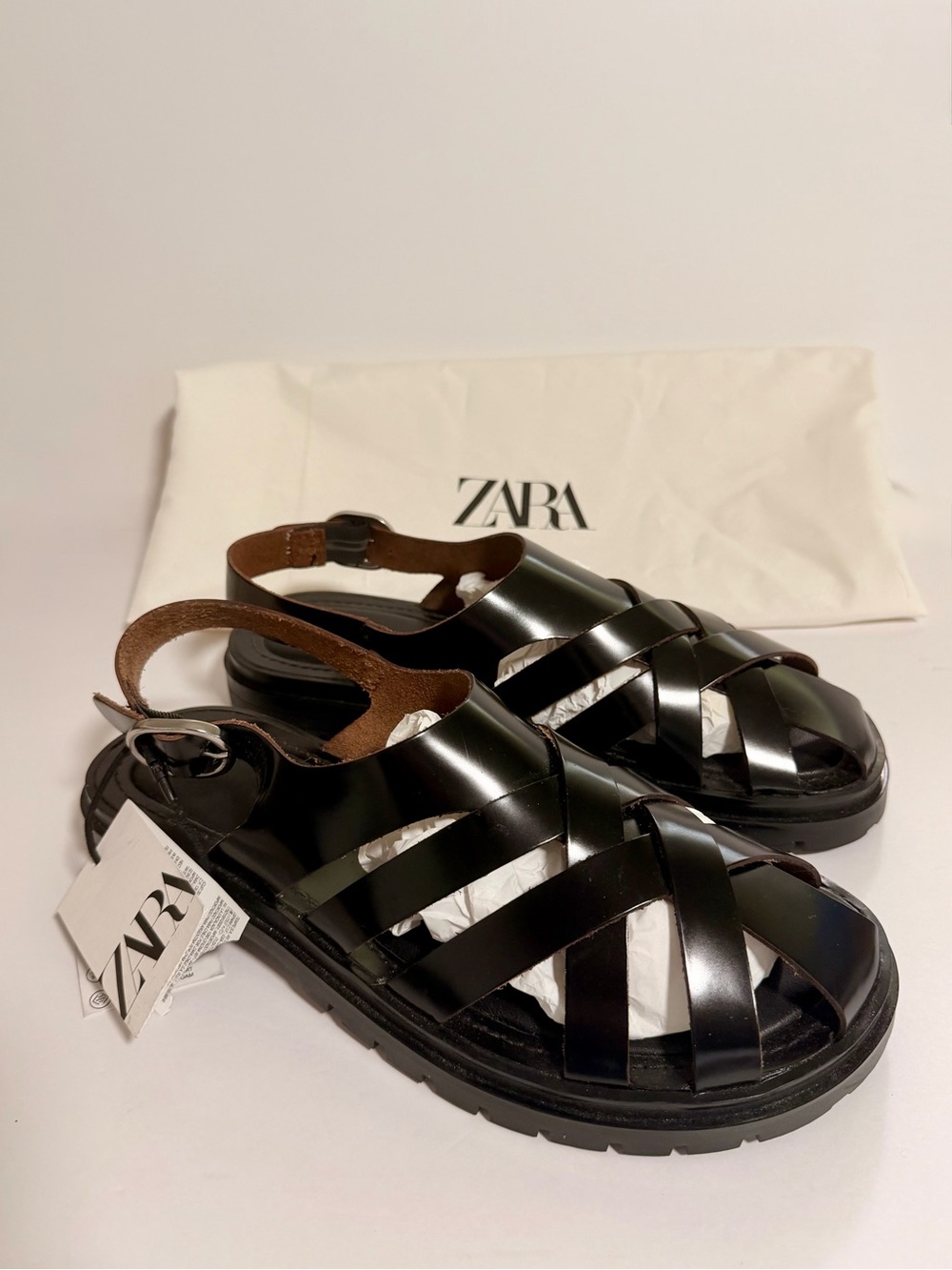 Zara Black Leather Crisscross Lug-Sole Women's Fisherman Sandal. 10. NWT